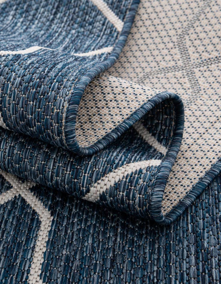 Detail image of  4' x 4'  Washable Lattice Indoor / Outdoor Round Rug