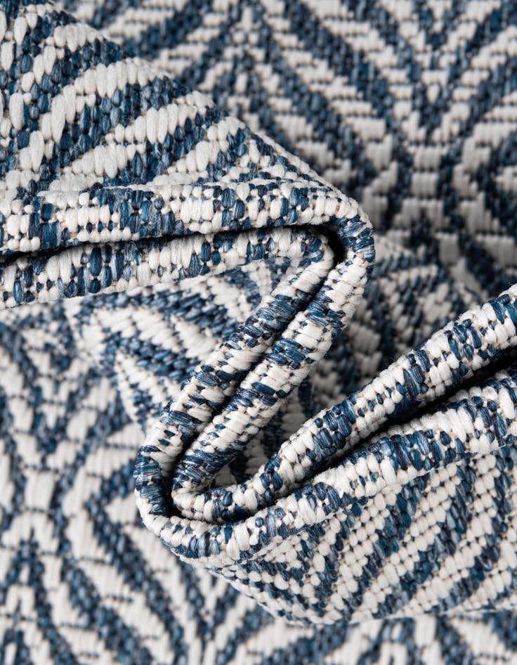 Detail image of  4' x 4'  Washable Lattice Indoor / Outdoor Round Rug