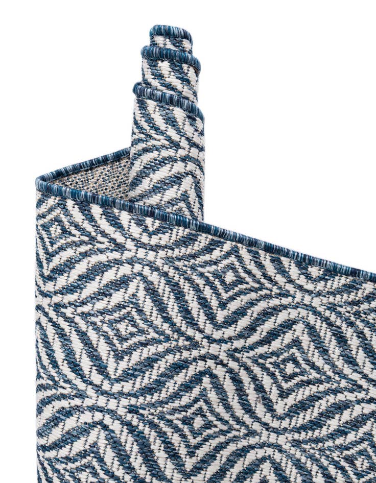 Detail image of  4' x 4'  Washable Lattice Indoor / Outdoor Round Rug