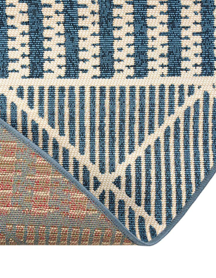 Detail image of  7' 10 x 7' 10  Washable Lattice Indoor / Outdoor Round Rug