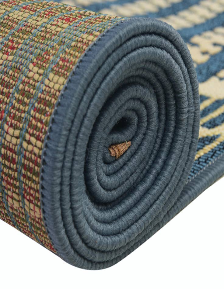 Detail image of  7' 10 x 7' 10  Washable Lattice Indoor / Outdoor Round Rug