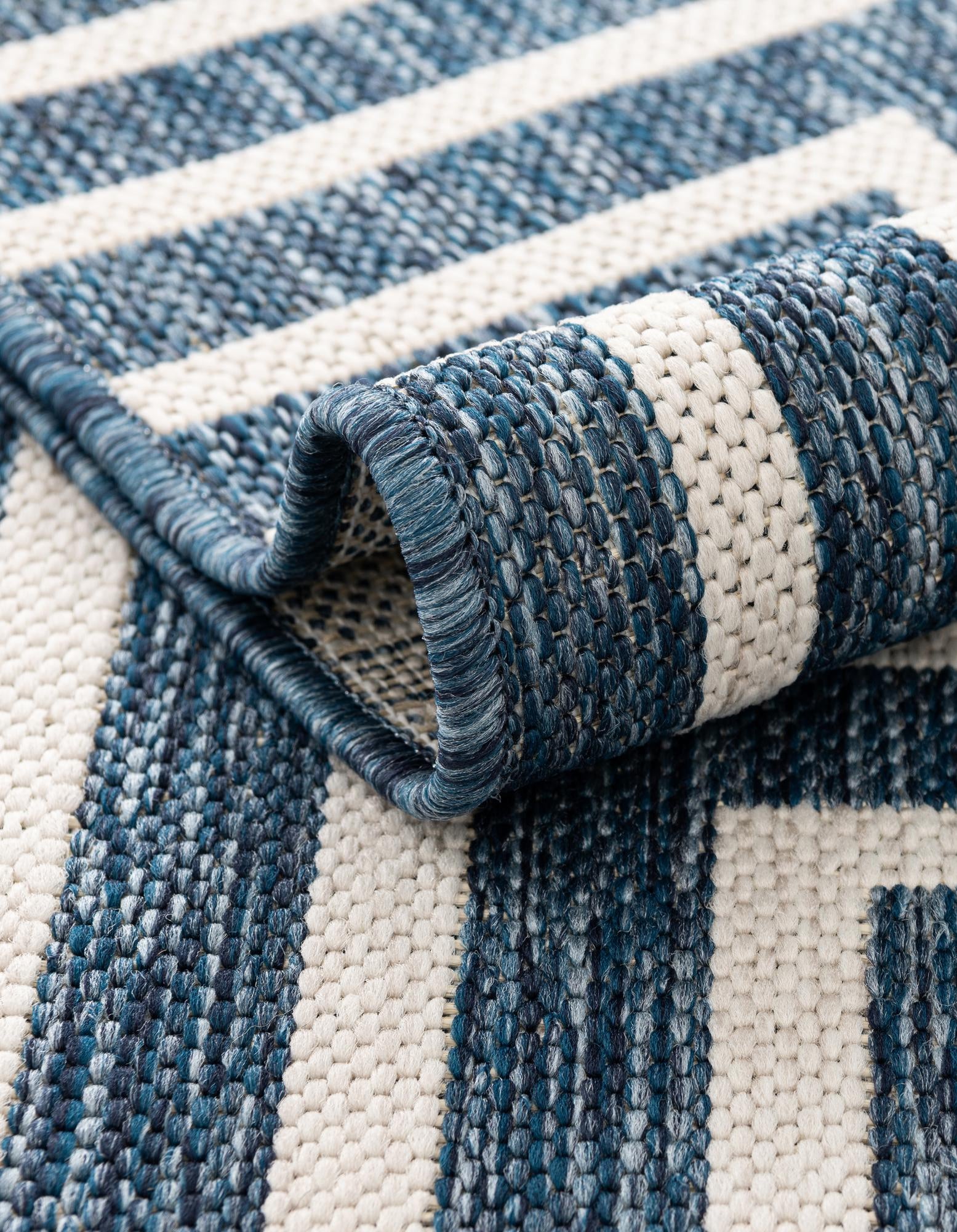 Blue 12' x 12' Modern Indoor / Outdoor Round Rug | Rugs.com