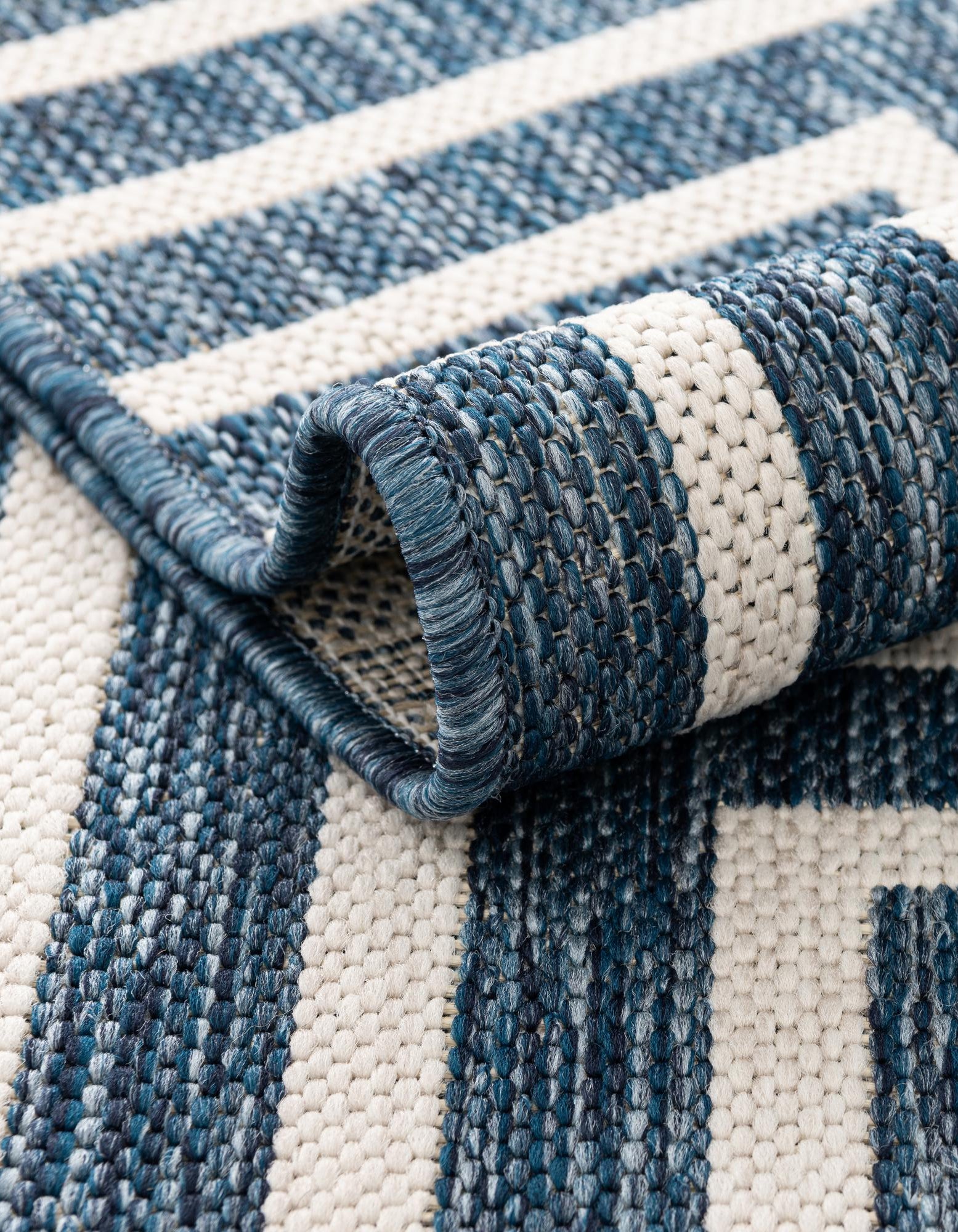 Blue 12' x 12' Modern Indoor / Outdoor Round Rug | Rugs.com