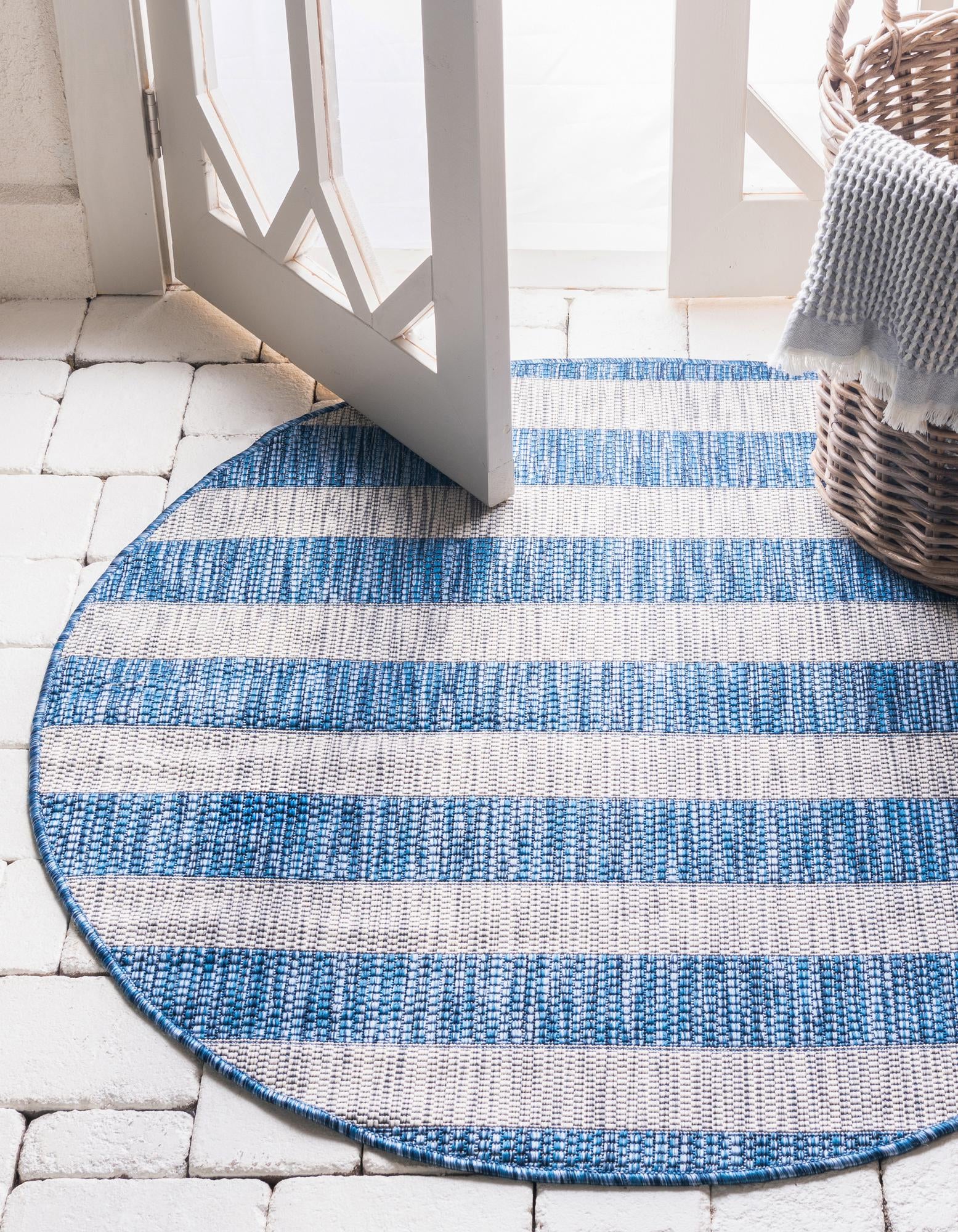 Blue 7' 10 x 7' 10 Ribbon Indoor / Outdoor Round Rug | Rugs.com