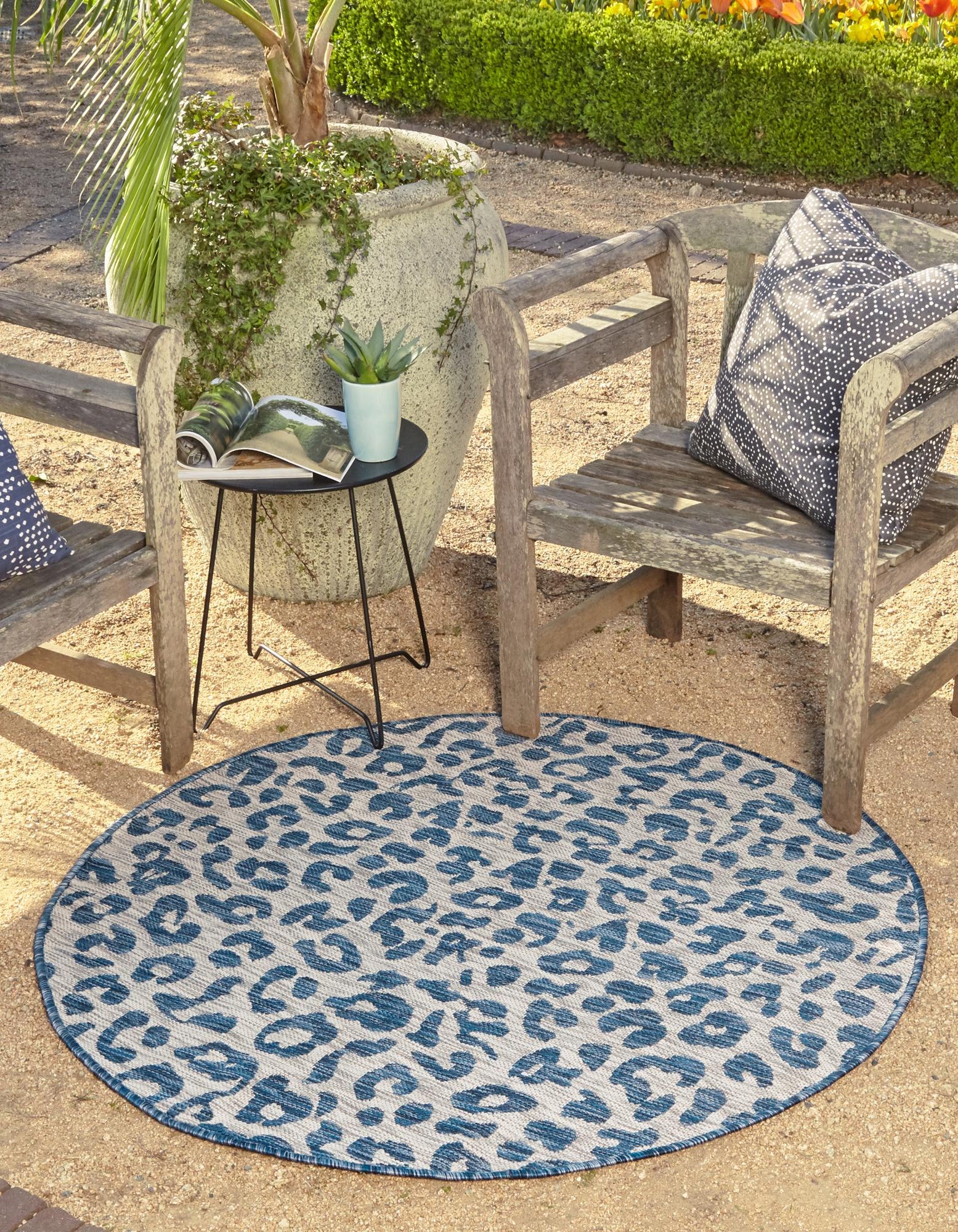 Blue 7' 10 x 7' 10 Safari Indoor / Outdoor Round Rug | Rugs.com
