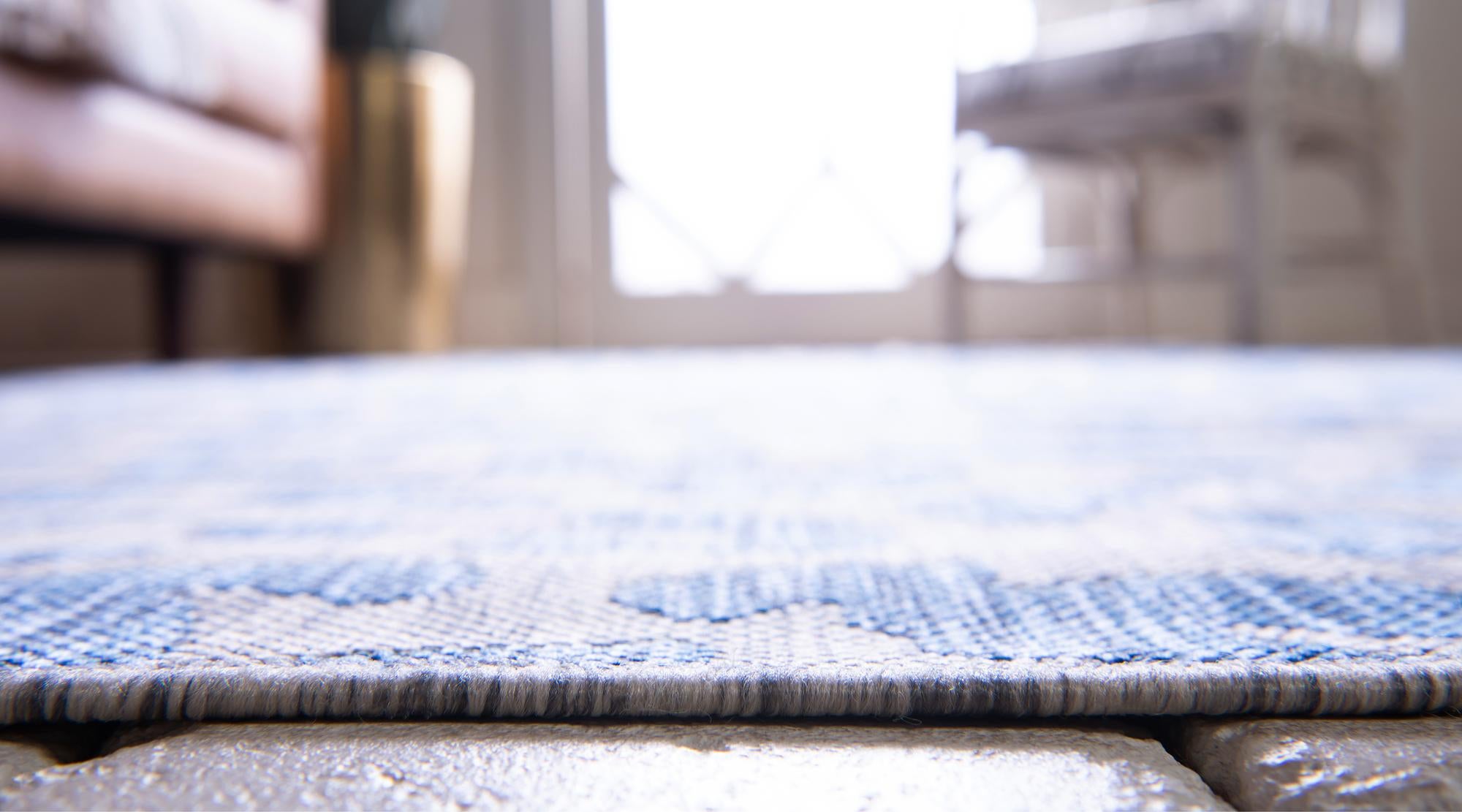 Blue 7' 10 x 7' 10 Safari Indoor / Outdoor Round Rug