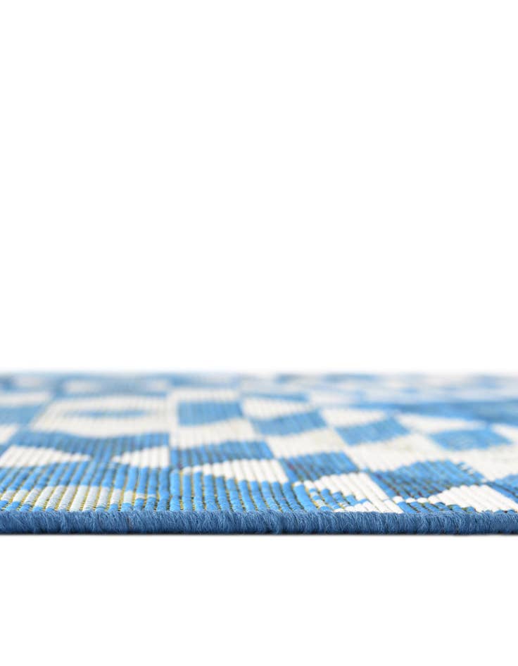 Detail image of  7' 10 x 7' 10  Washable Southwestern Indoor / Outdoor Round Rug