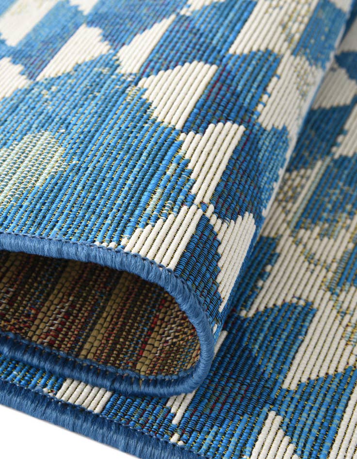 Detail image of  7' 10 x 7' 10  Washable Southwestern Indoor / Outdoor Round Rug