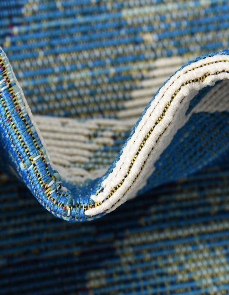 Detail image of  7' 10 x 7' 10  Washable Southwestern Indoor / Outdoor Round Rug