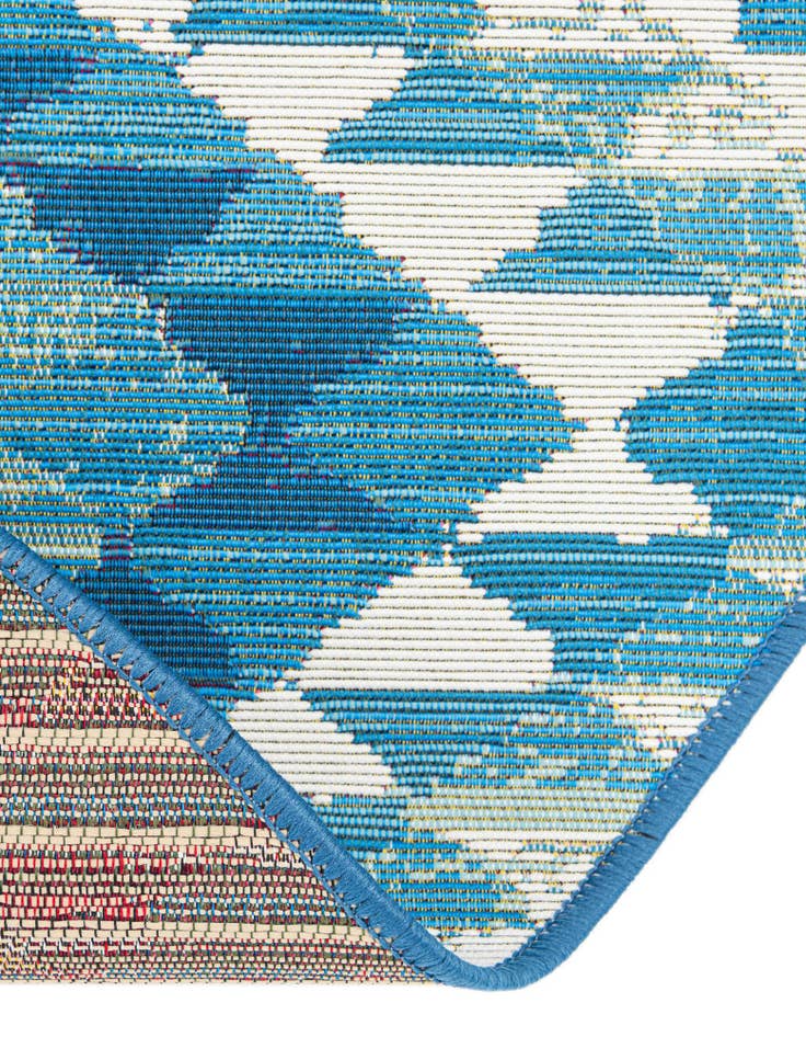 Detail image of  7' 10 x 7' 10  Washable Southwestern Indoor / Outdoor Round Rug