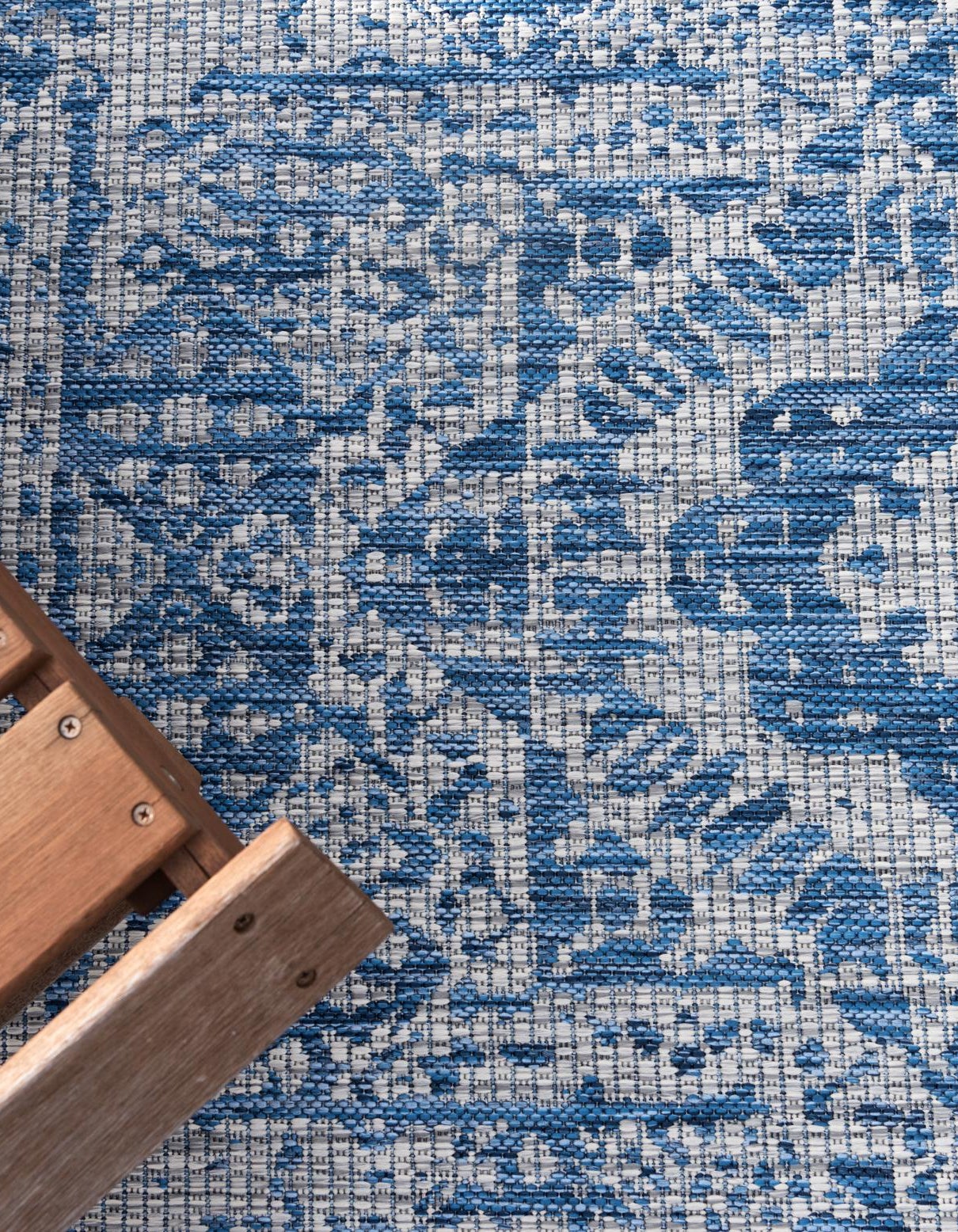 Blue 12' x 12' Traditional Indoor / Outdoor Round Rug | Rugs.com