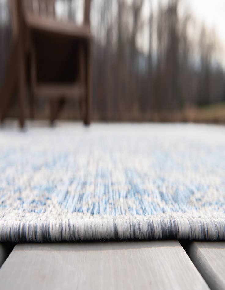Detail image of  13' x 13'  Washable Traditional Indoor / Outdoor Round Rug
