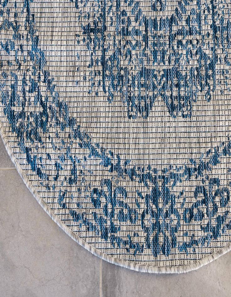 Detail image of  13' x 13'  Washable Traditional Indoor / Outdoor Round Rug