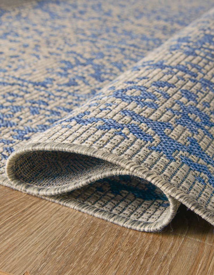 Detail image of  13' x 13'  Washable Traditional Indoor / Outdoor Round Rug