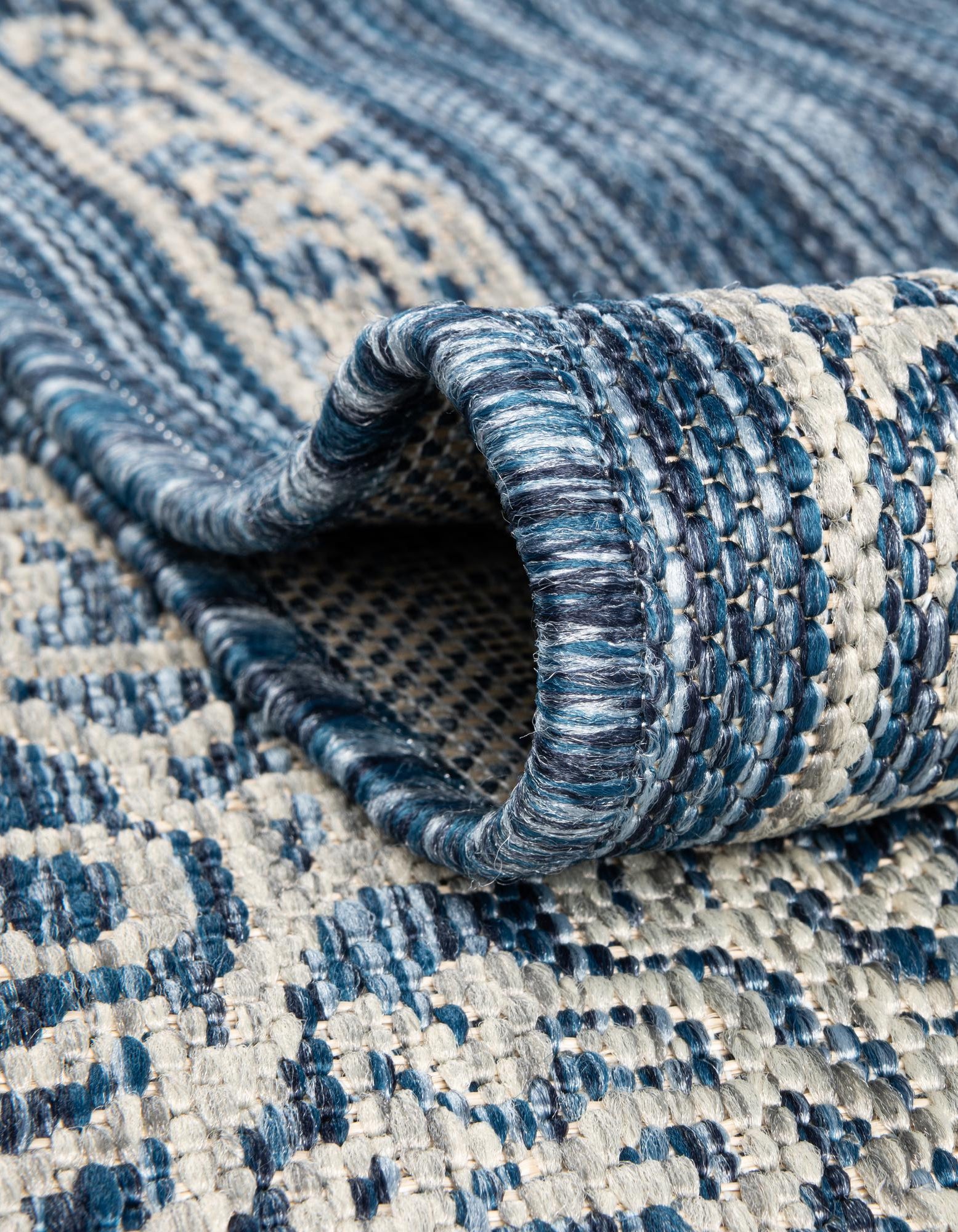 Blue 5' 3 x 5' 3 Leona Traditional Outdoor Round Rug | Rugs.com