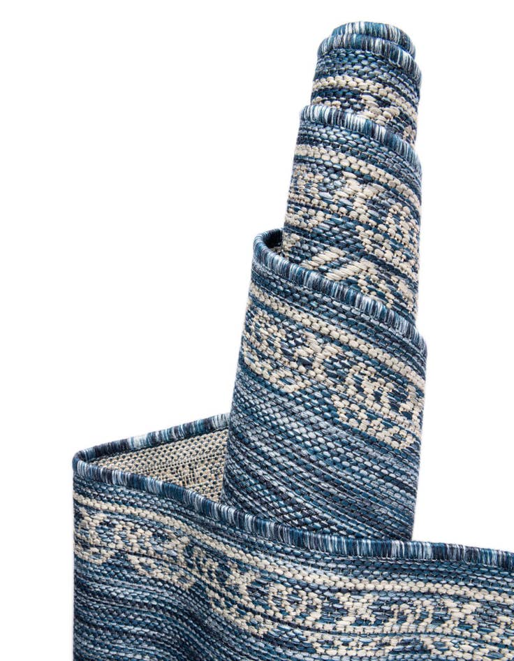 Detail image of  4' x 4'  Washable Traditional Indoor / Outdoor Round Rug