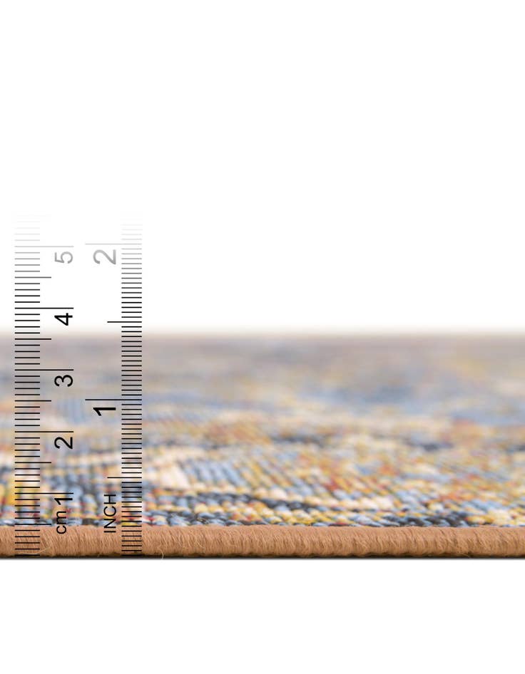 Detail image of  7' 10 x 7' 10  Washable Traditional Indoor / Outdoor Round Rug