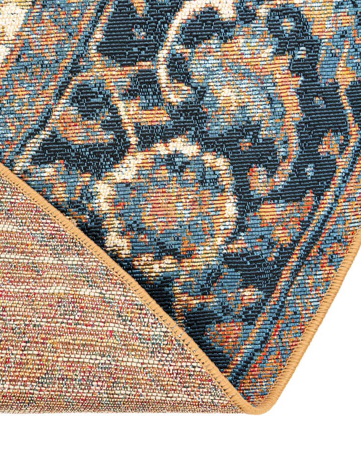 Detail image of  7' 10 x 7' 10  Washable Traditional Indoor / Outdoor Round Rug