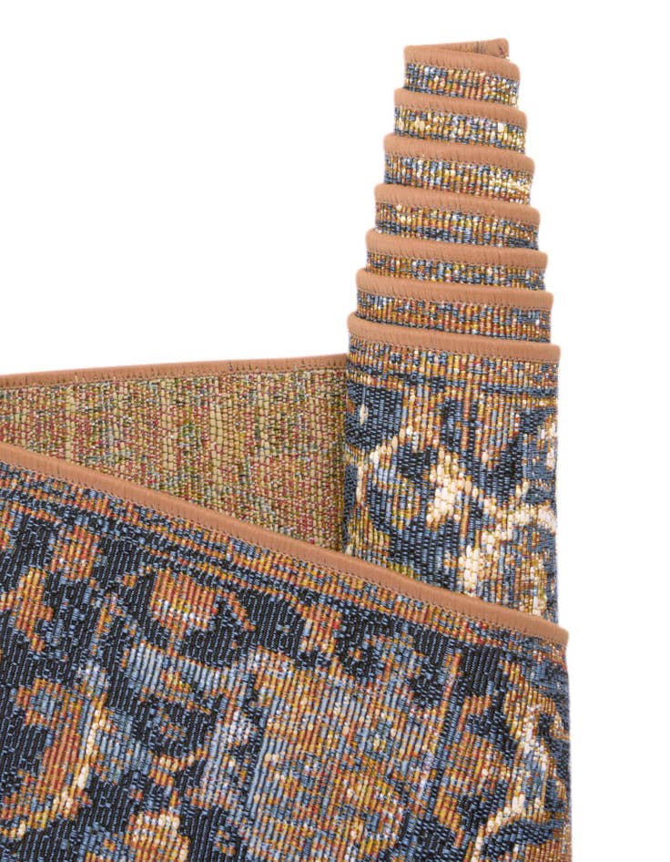 Detail image of  7' 10 x 7' 10  Washable Traditional Indoor / Outdoor Round Rug