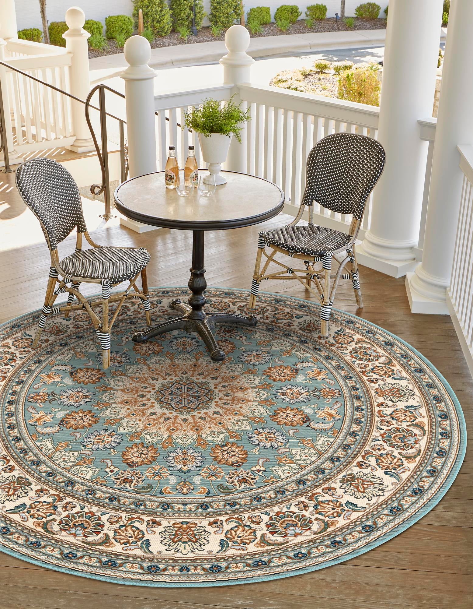 Blue 7' 10 x 7' 10 Traditional Indoor / Outdoor Round Rug | Rugs.com