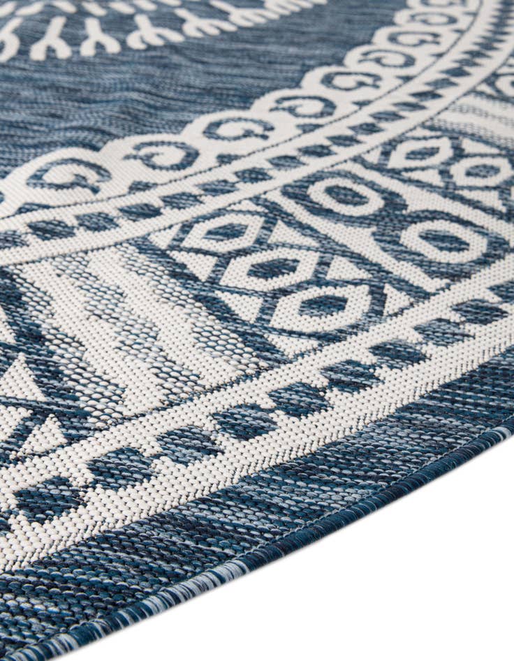 Detail image of  13' x 13'  Washable Traditional Indoor / Outdoor Round Rug