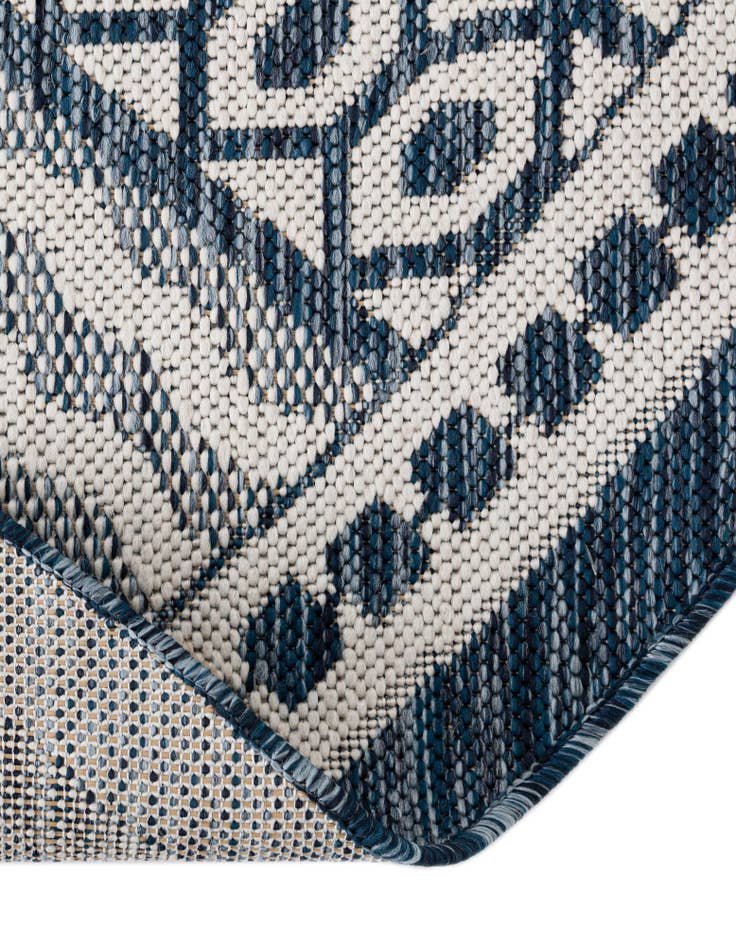 Detail image of  13' x 13'  Washable Traditional Indoor / Outdoor Round Rug