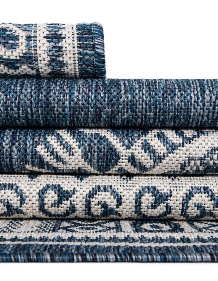 Detail image of  13' x 13'  Washable Traditional Indoor / Outdoor Round Rug