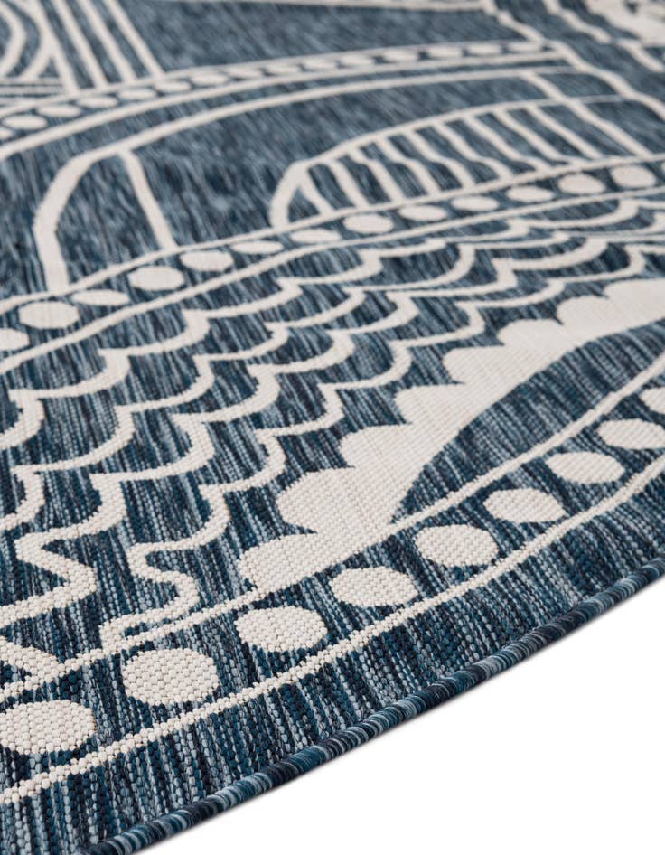 Detail image of  3' x 3'  Washable Traditional Indoor / Outdoor Round Rug