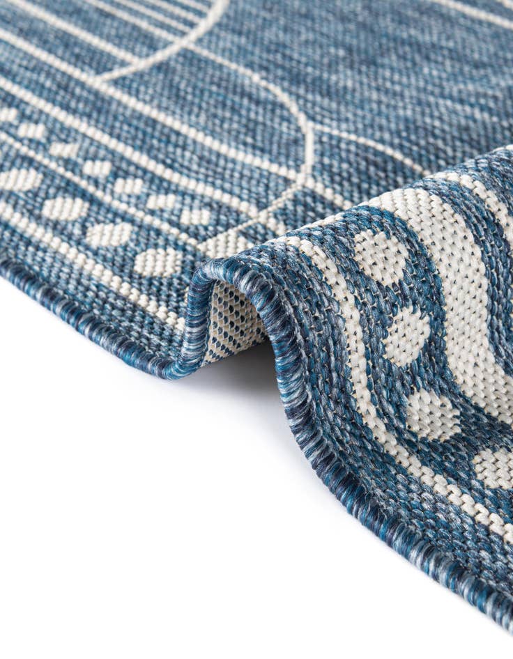 Detail image of  3' x 3'  Washable Traditional Indoor / Outdoor Round Rug