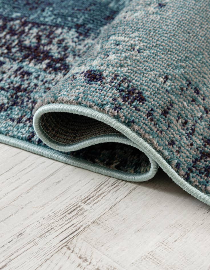 Detail image of  3' 3 x 3' 3  Washable Sevilla Round Rug