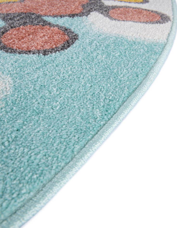 Detail image of  7' 10 x 7' 10 Giraffe Whimsy Kids Round Rug