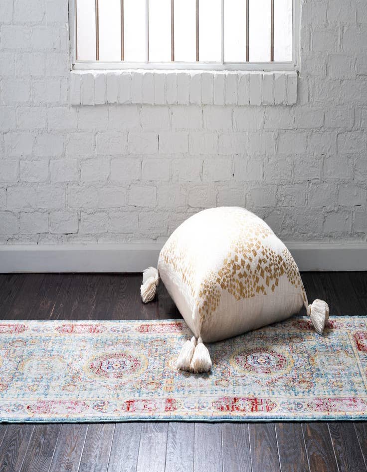 Detail image of  2' 7 x 9' 10 Alexis Runner Rug