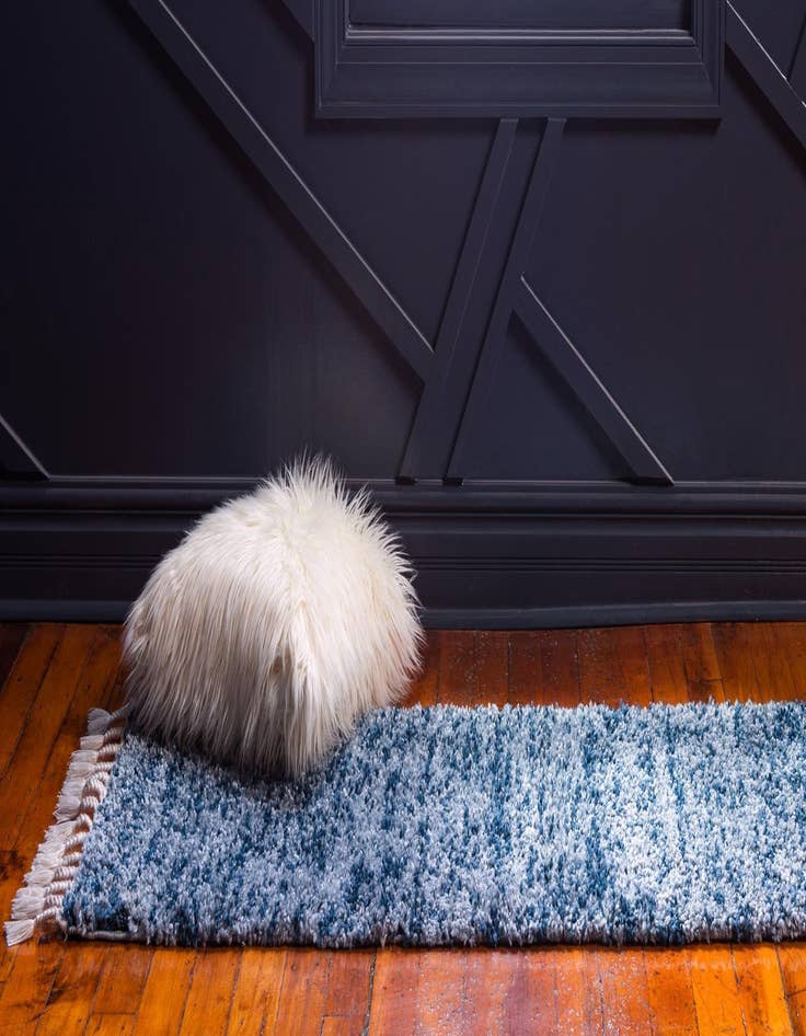 Detail image of  2' 7 x 8' 2 Athena Shag Runner Rug