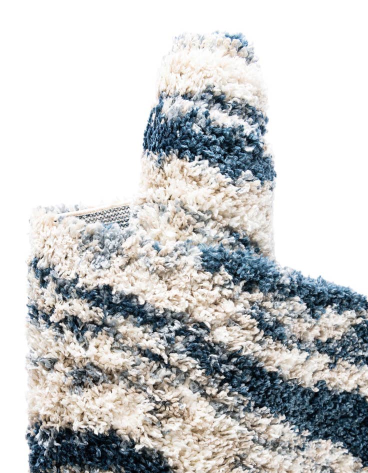 Detail image of  2' 7 x 8' 2 Athena Shag Runner Rug