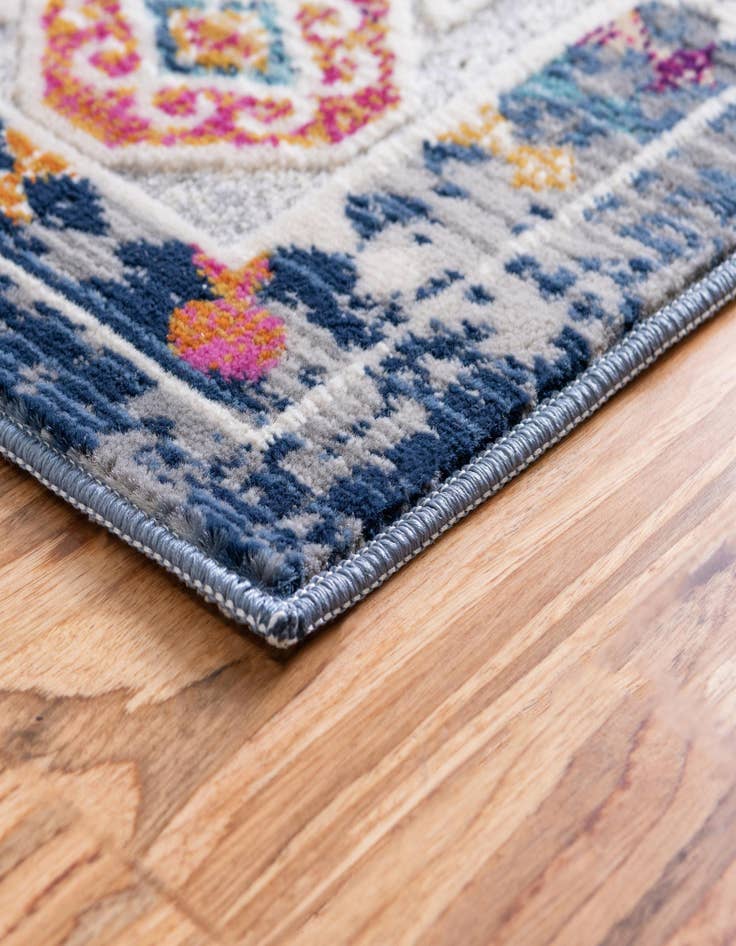 Detail image of  2' 7 x 9' 10 Budapest Runner Rug