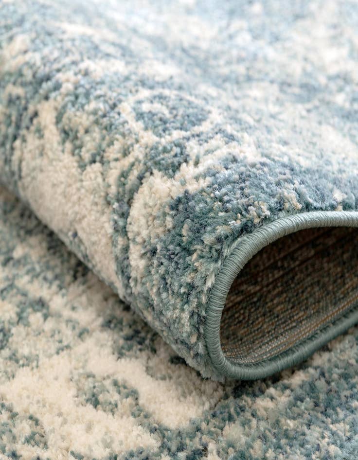 Detail image of 2' 7 x 16' 5 Isabella Runner Rug