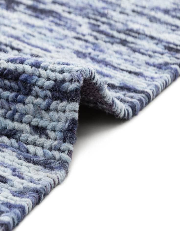 Detail image of  2' 4 x 4' 6  Hand Woven Lana New Zealand Wool Runner Rug