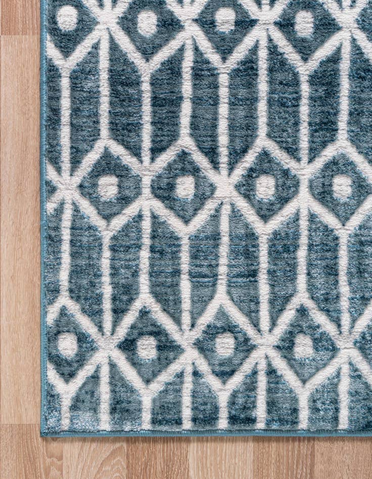 Detail image of  2' x 8' Lattice Trellis Runner Rug