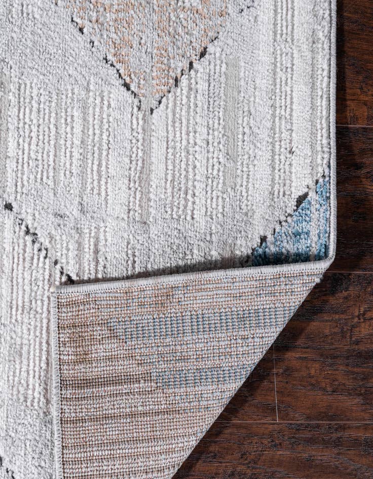 Detail image of  2' 2 x 6' Leipzig Runner Rug