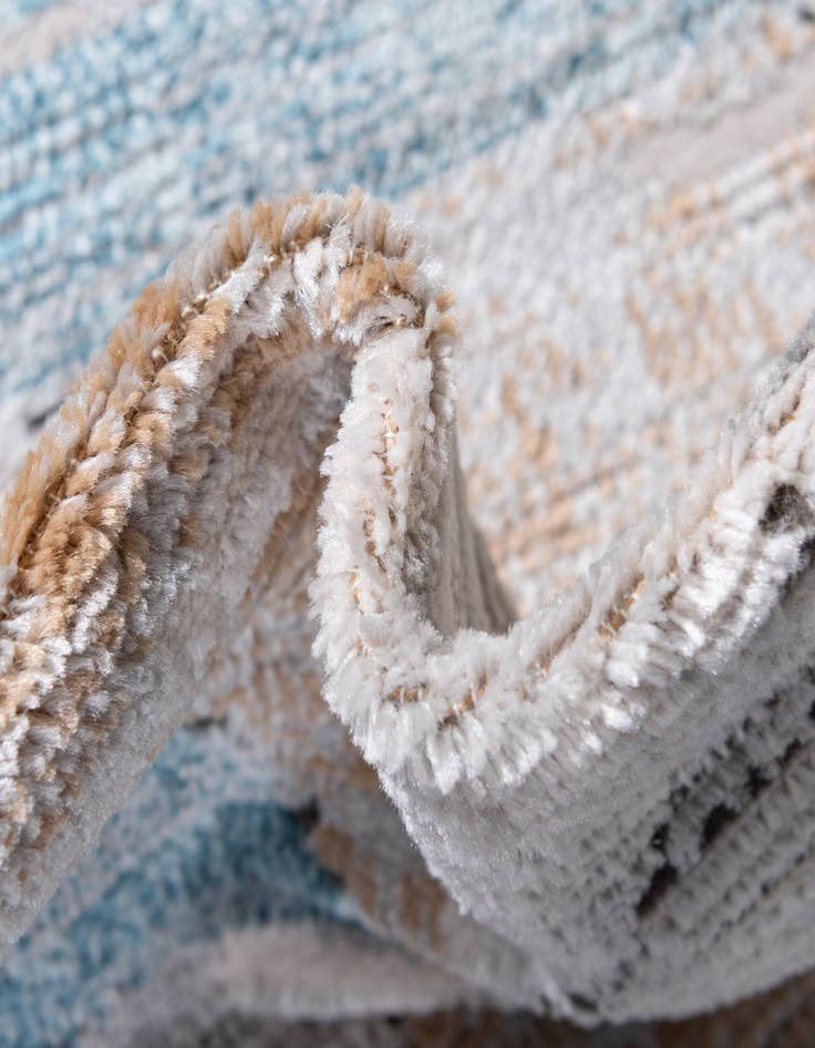 Detail image of  2' 2 x 6' Leipzig Runner Rug