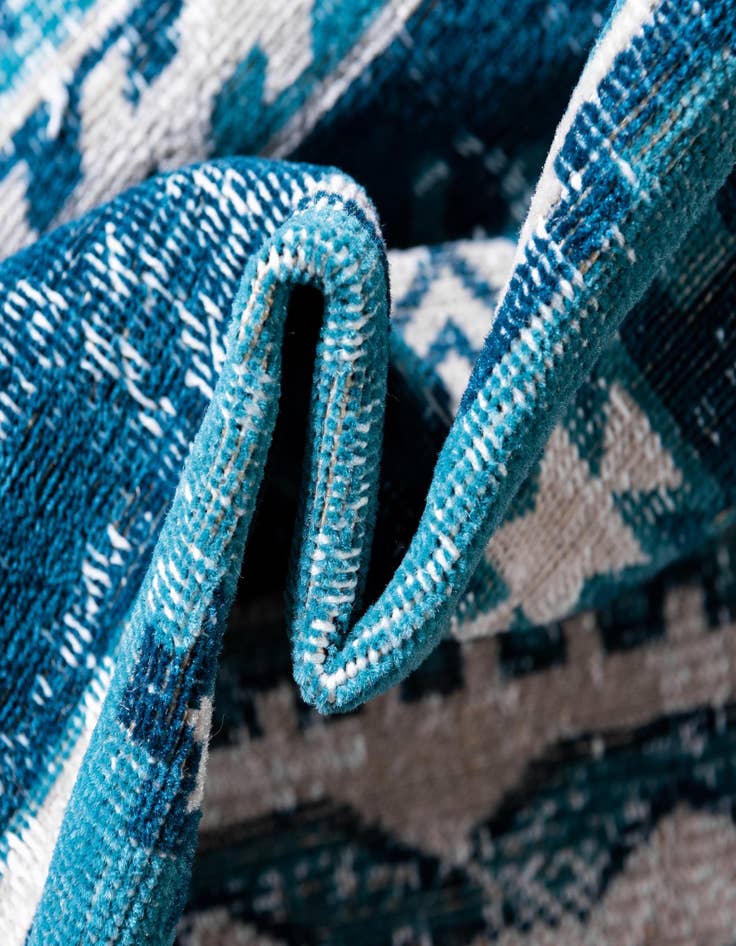 Detail image of  2' 7 x 10' Lucerne Runner Rug