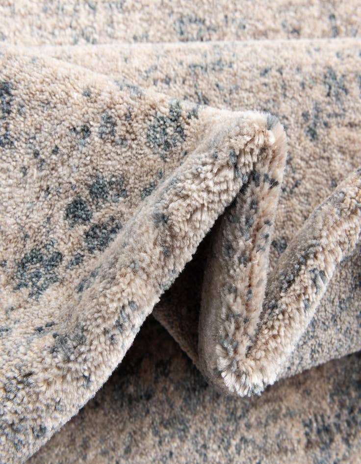 Detail image of  2' 7 x 10' Noble Runner Rug