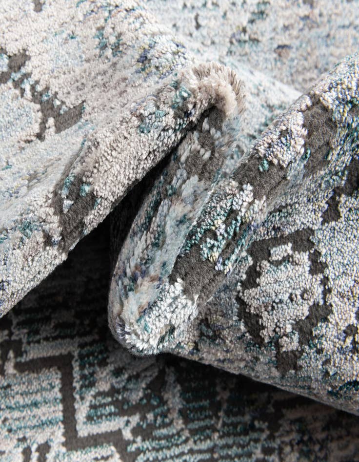 Detail image of  2' 8 x 8' 2 Noble Runner Rug