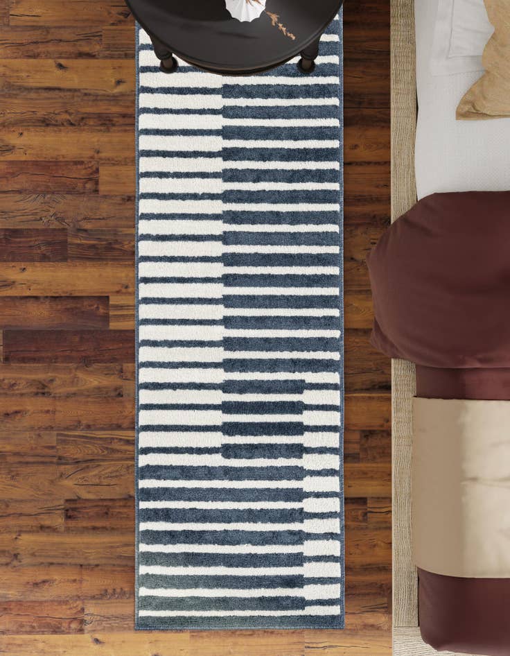 Detail image of  2' 7 x 12' Oslo Runner Rug