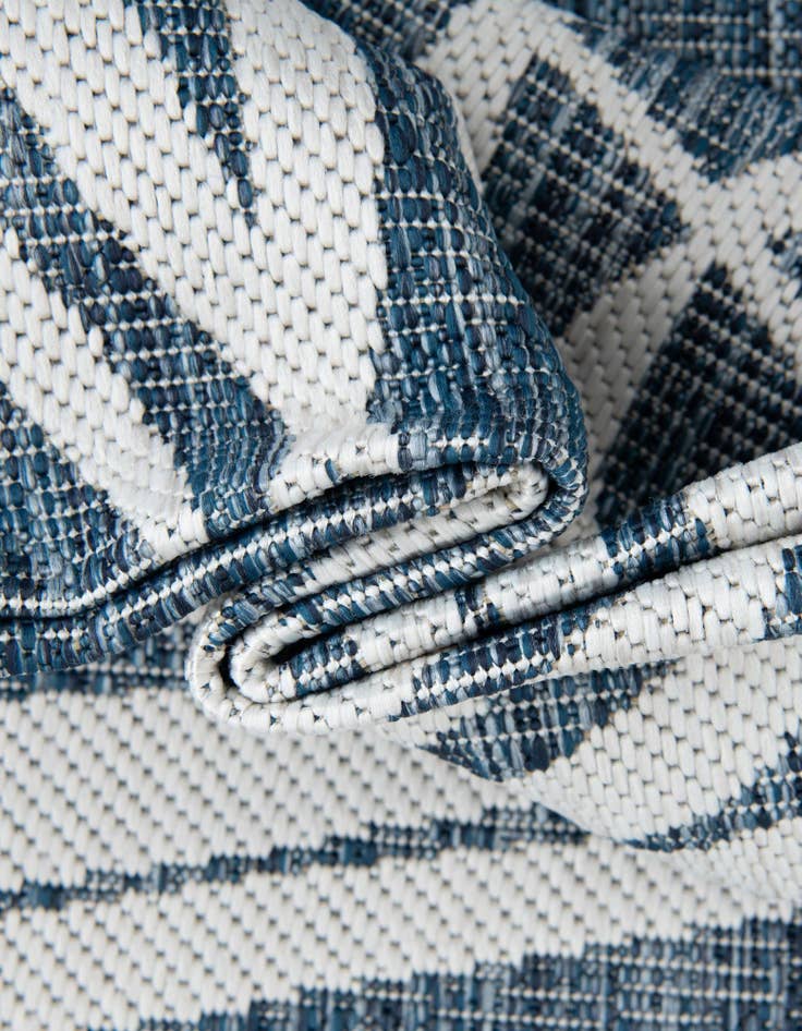 Detail image of  2' 7 x 10'  Washable Botanical Indoor / Outdoor Runner Rug