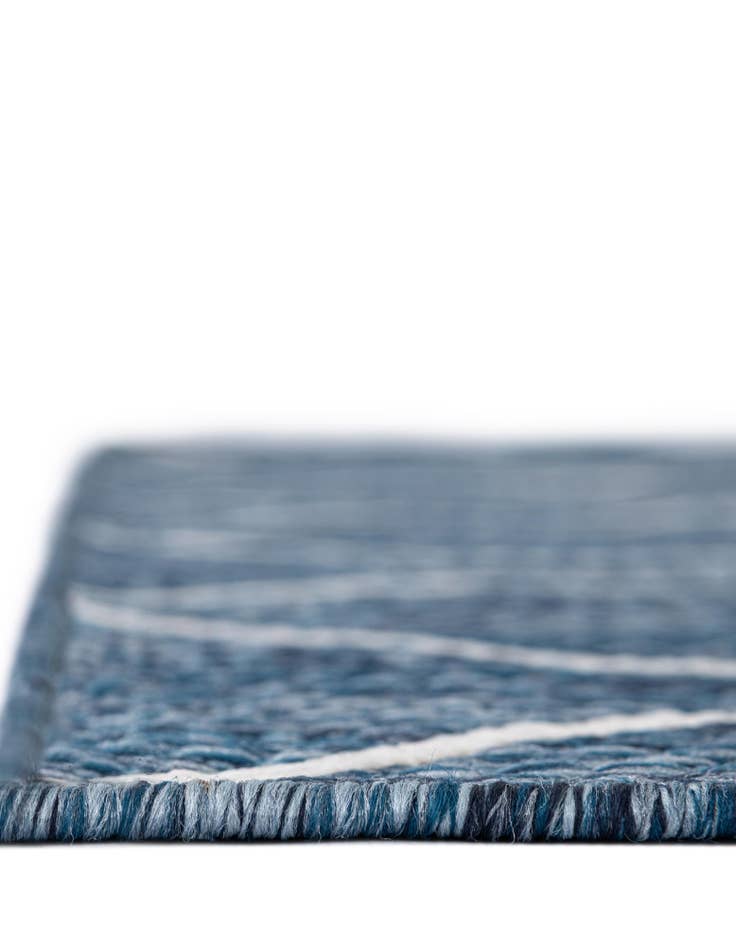 Detail image of  2' x 6'  Washable Lattice Indoor / Outdoor Runner Rug