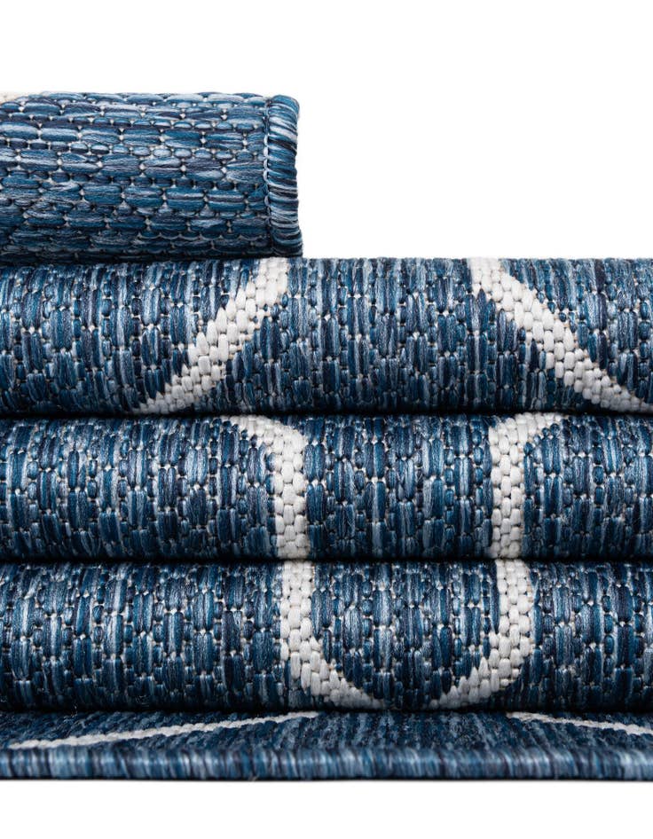 Detail image of  2' x 6'  Washable Lattice Indoor / Outdoor Runner Rug