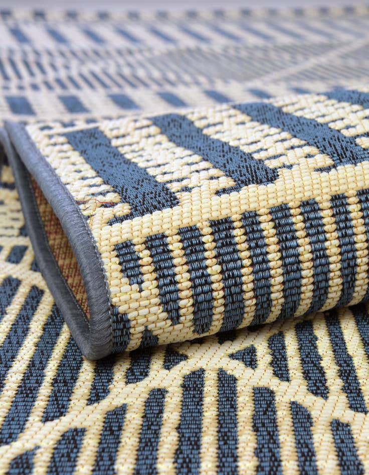 Detail image of  2' 7 x 5' 3  Washable Lattice Indoor / Outdoor Runner Rug