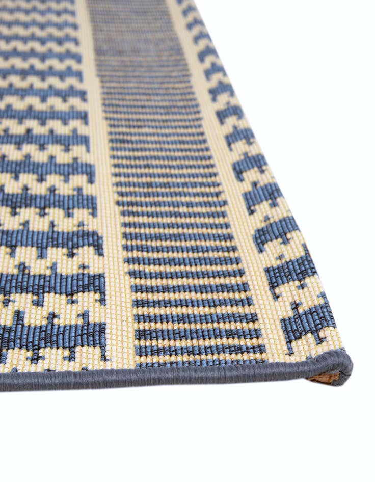 Detail image of  2' 7 x 5' 3  Washable Lattice Indoor / Outdoor Runner Rug
