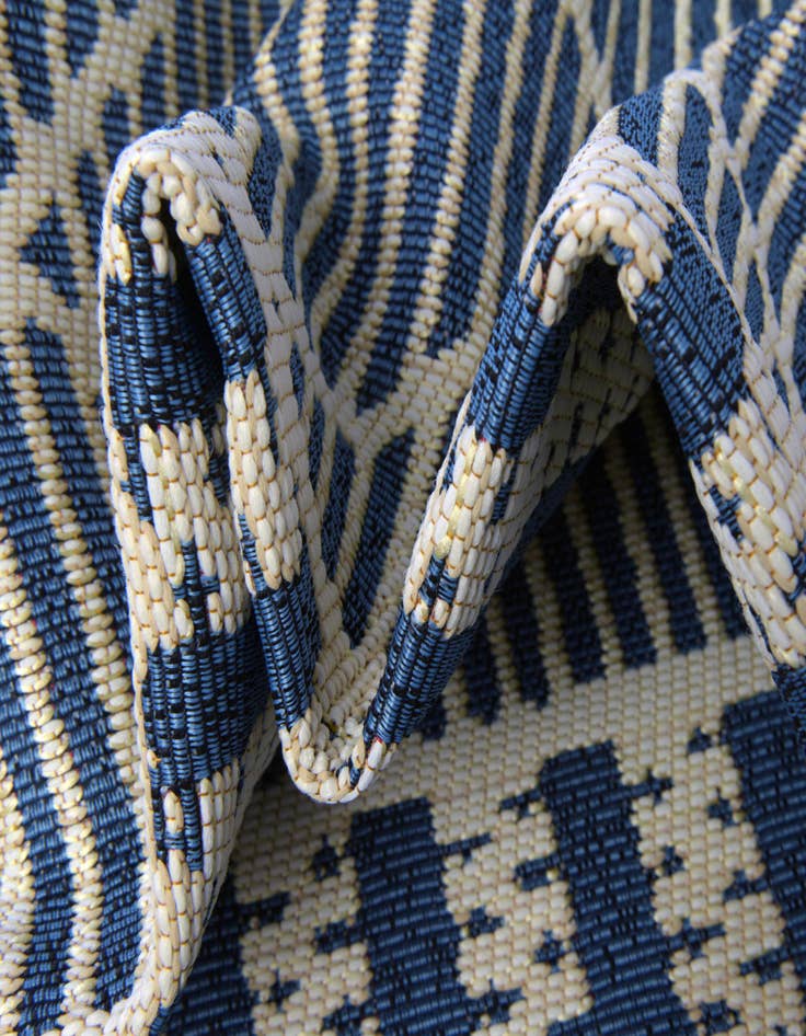 Detail image of  2' 7 x 5' 3  Washable Lattice Indoor / Outdoor Runner Rug